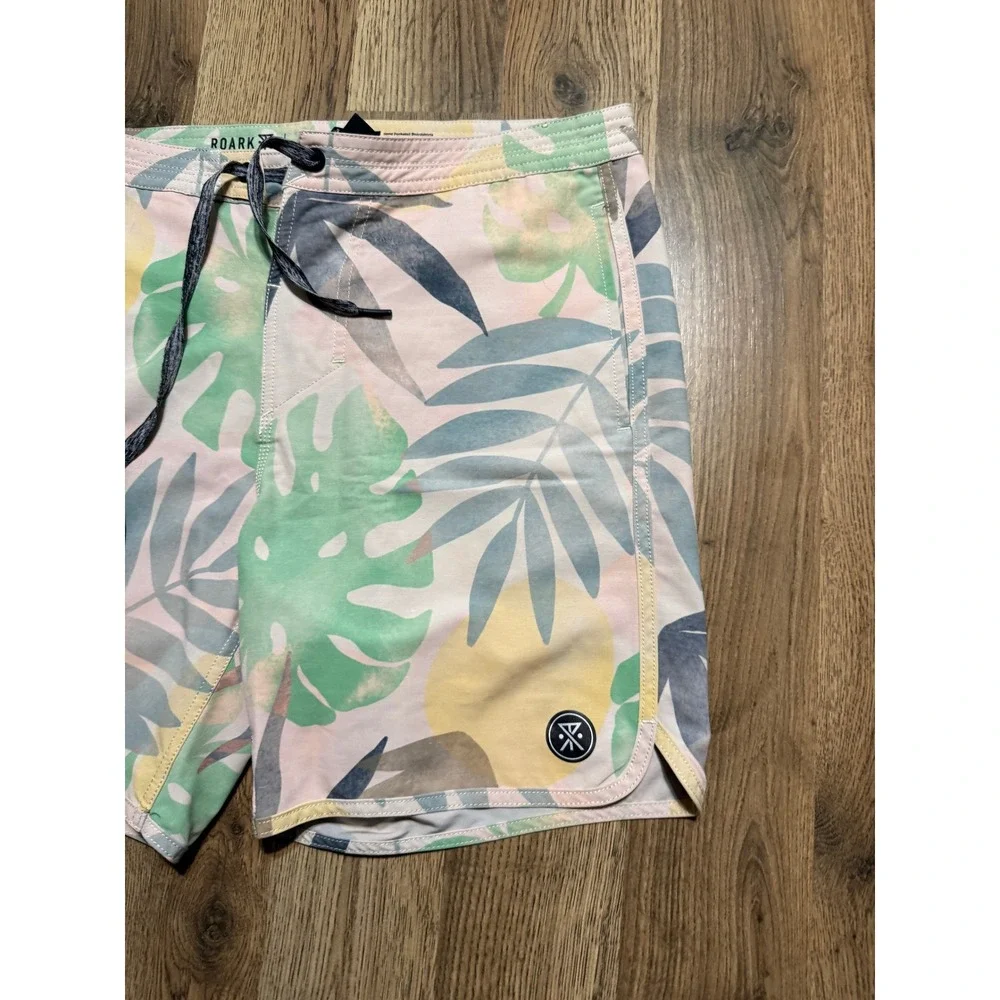 Roark The Chiller Shorts Mens Size 30 Pink Tropical Floral Swim Trunks